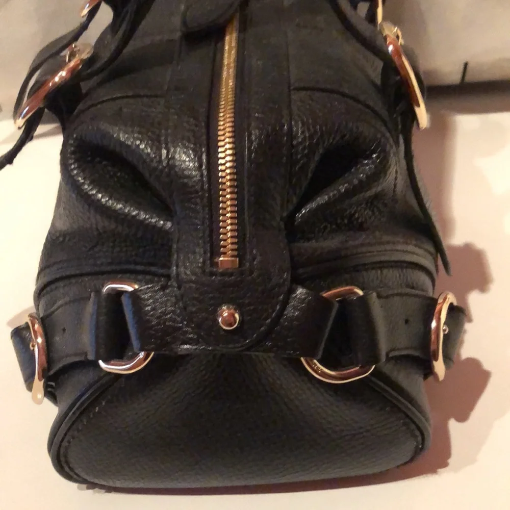Beautiful and classic Burberry black textured leather buckle handbag (plaid int) - Picture 5 of 10